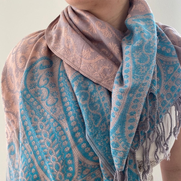 100% Pashmina Paisley Patterned Shawl in Pink and Blue Scarf - Picture 3 of 5